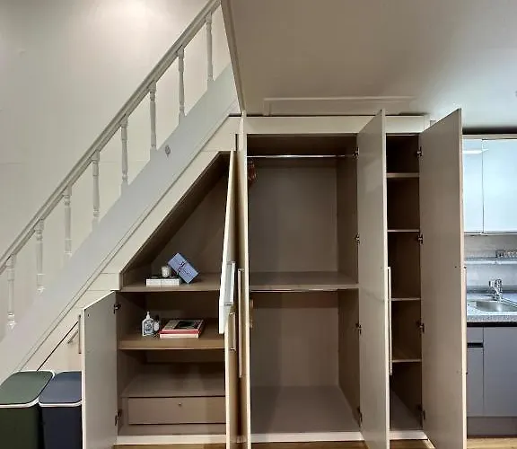 아파트 Cozy Duplex 10 Sec From Hongik Stn *