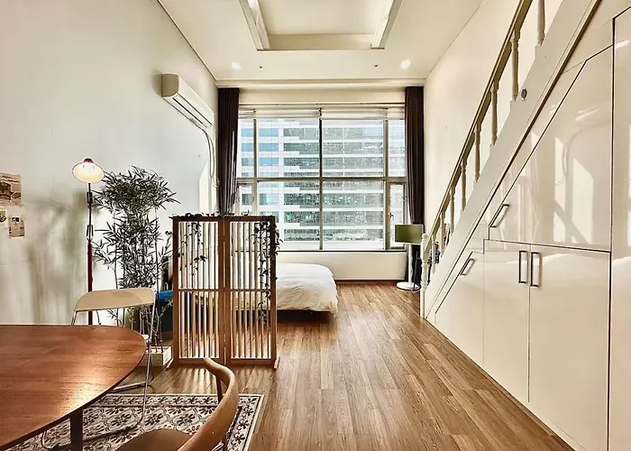 Cozy Duplex 10 Sec From Hongik Stn 아파트 *
